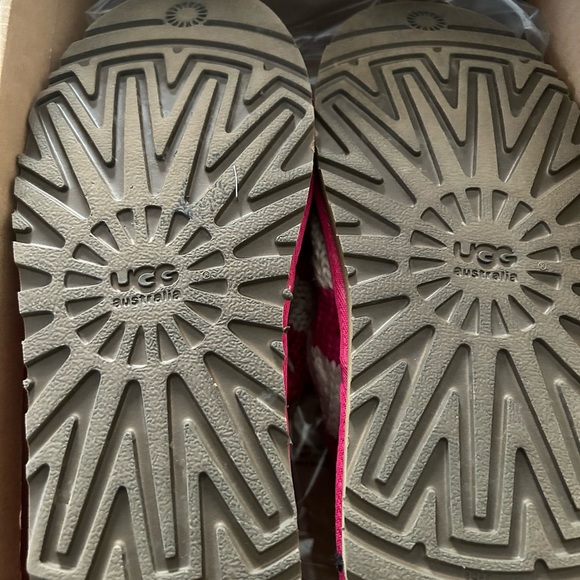 Women pink and cream sweater UGG size 7 - Picture 3 of 3